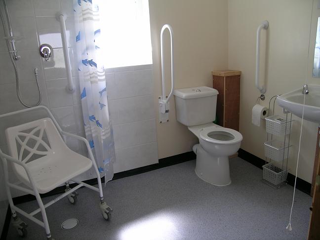 Celyn Cottage - sleeps 4, 2 bedrooms, Wetroom with disabled aids